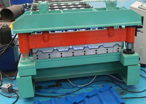 Trapezförmige Metalldachbahn, die Maschine für Zink-Farbstahl-Ibr-Fliese bildet