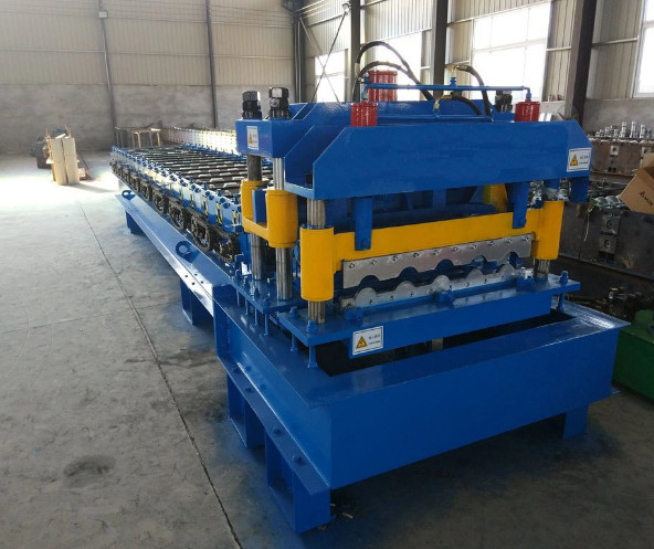 Hydraulische Schnittglasig-glänzende Fliesen-Rolle, die Maschine 1.5-3m/Min Single Phase bildet