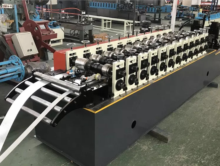 Leichtgewichtes Keel C U OMEGA Stang und Gleis Rollenformmaschine Dach Truss Press U Stang C Kanal