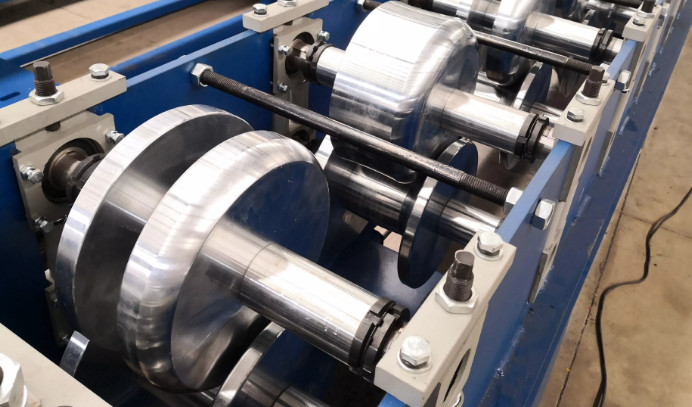 Regenrinnen-Rollenformmaschine vom Typ K aus Metall mit langer Lebensdauer