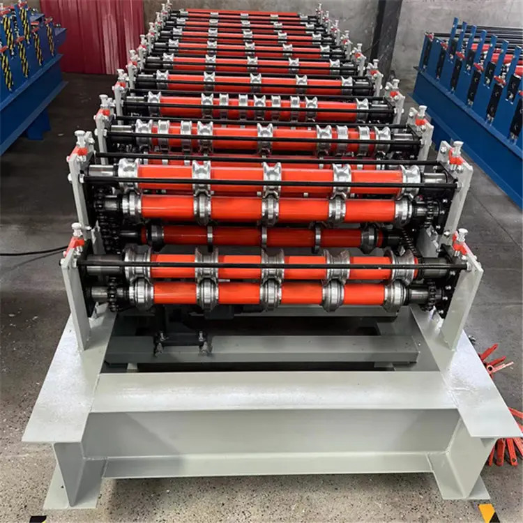 Automatisierte materielle Doppelschicht-Rolle PPGI, welche die Maschinen-Farbstahlfliese herstellt Maschine bildet