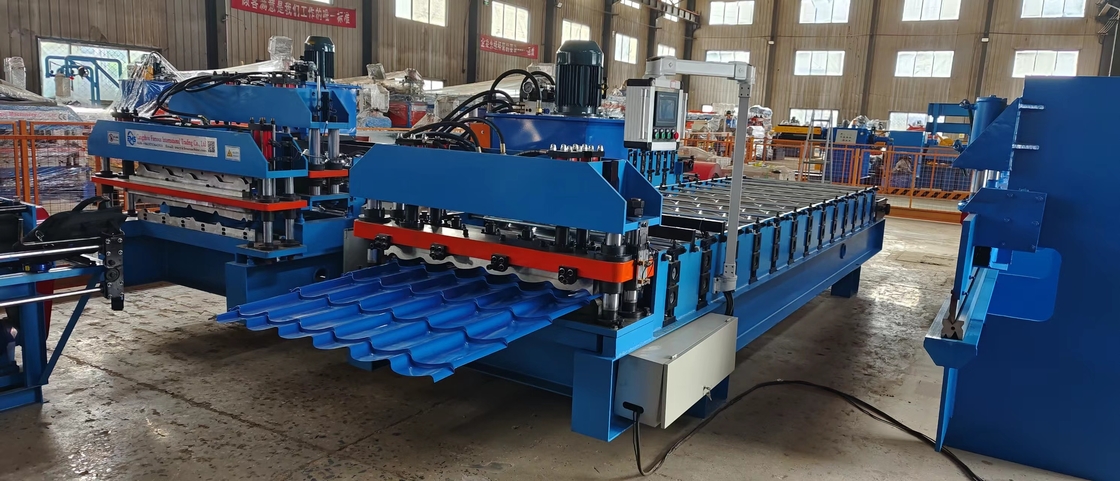 Plc-Steuerung 8-15 m/Min Roof Roll Forming Machine für vorlackierte Stahlspulen