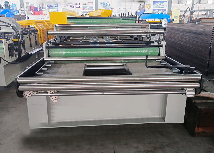 Blaue 4-kW-Power-Dachbahn-Rollformmaschine für Wellpappe