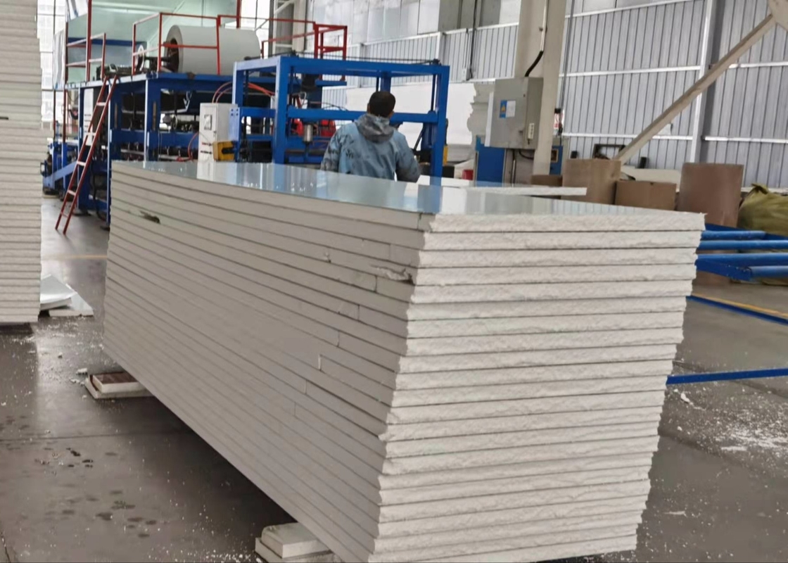 1 Jahr Garantie PLC Sandwich Panel Roll Forming Maschine mit Flying Tracking Schneiden