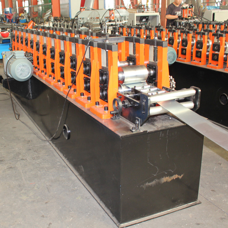 0.8mm Ppgi-Kaltwalzformmaschine Metallrahmen U-Kanal Purlinherstellung
