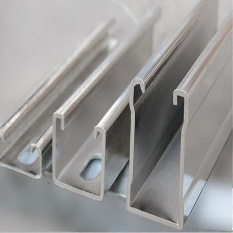 PL Verstellbare Metalldachrollenformmaschine zur Unterstützung von Solarzellen
