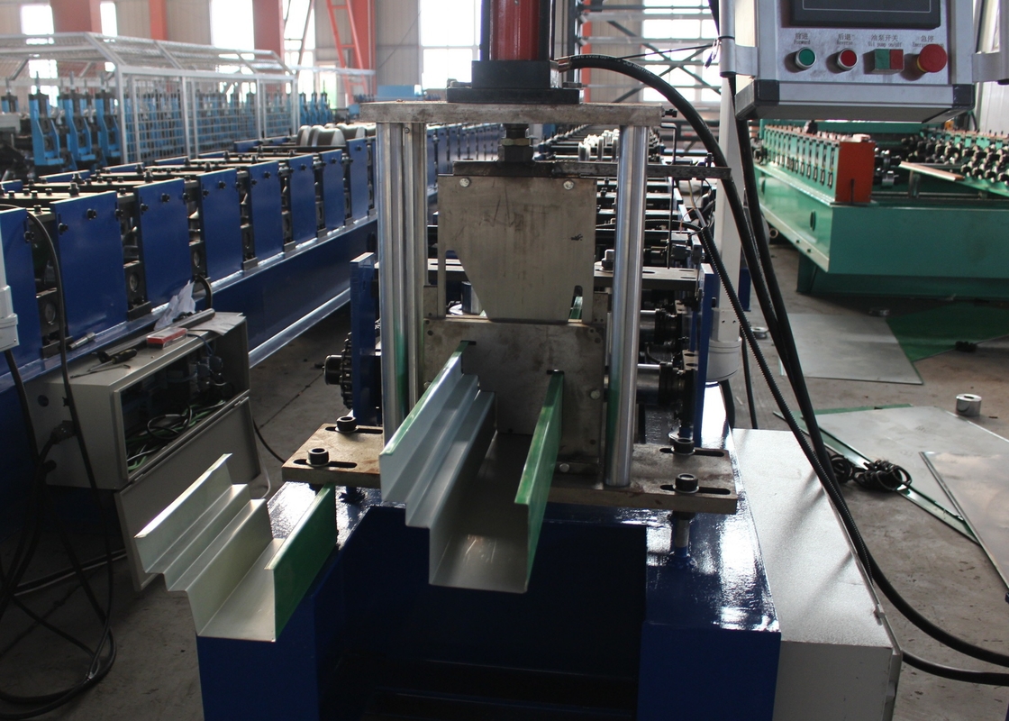 Hydraulische Schnitt-Rohr-Roll-Formmaschine 18-Stationen-Rollstationen 4KW Motorleistung