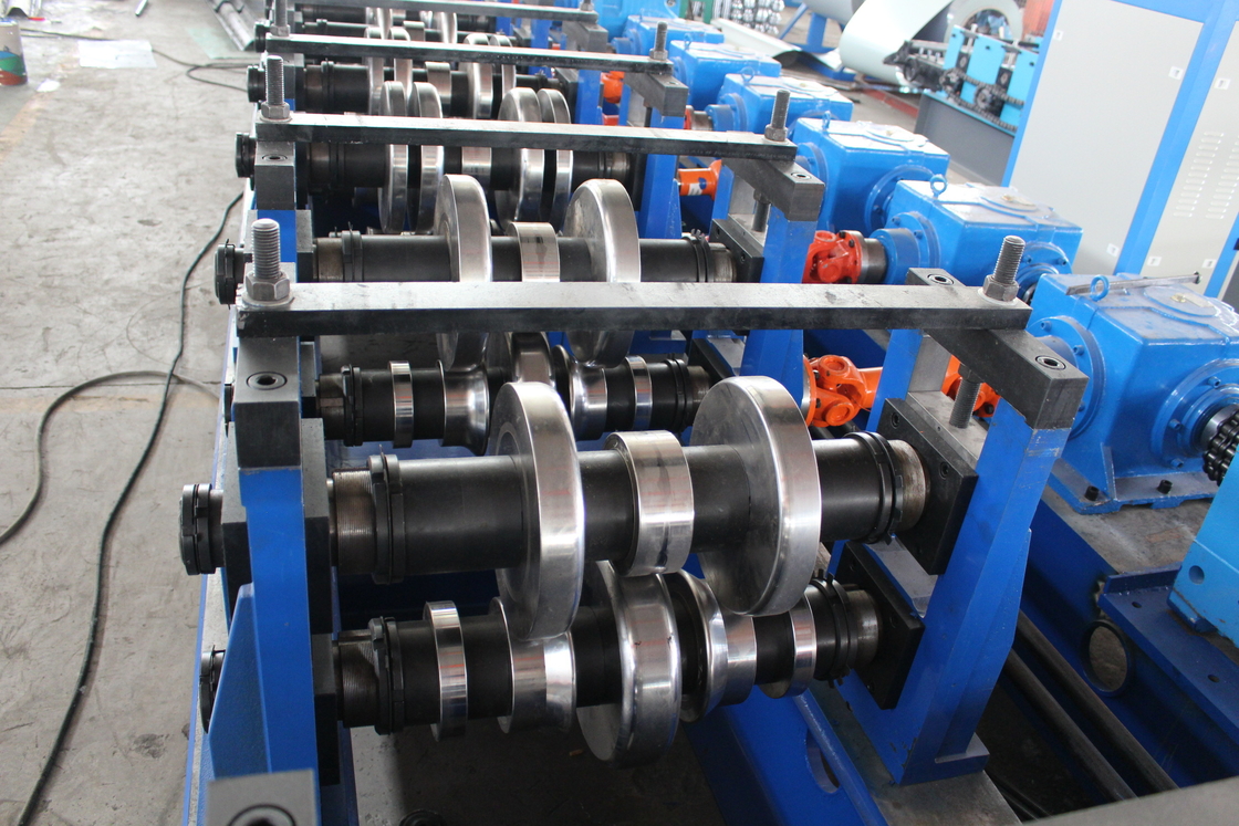 Effiziente 26T Highway Guardrail Roll Forming Machine mit HRC58-62 Plattierte Chromwalze
