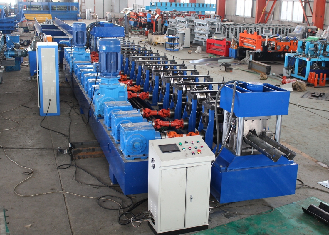2024 11kw 5.5kw GI Highway Guardrail Roll Forming Machine Cr12Mov Schneidemesser Material