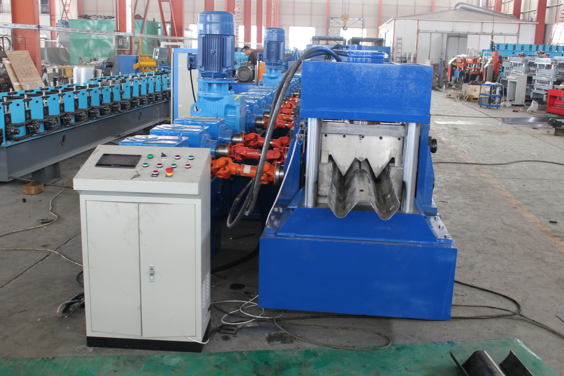 2024 11kw 5.5kw GI Highway Guardrail Roll Forming Machine Cr12Mov Schneidemesser Material