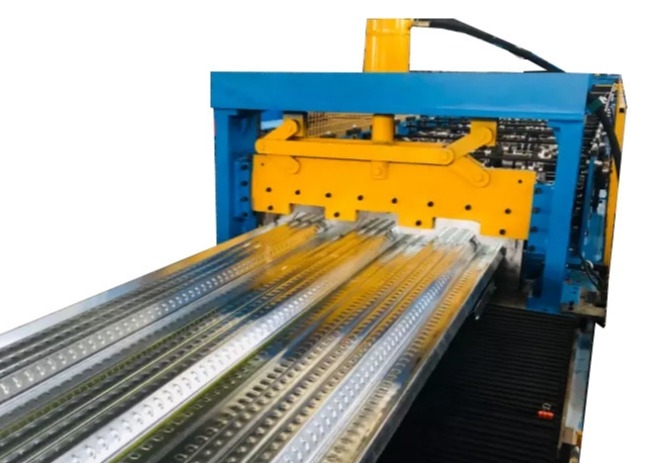 PLC-gesteuerte Bodendeck-Rollformmaschine mit 45#-Stahlwalzen für eine reibungslose Produktion