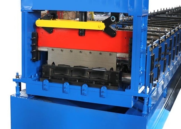 Schwerlast 380V/50HZ/3Phase 0,3-0,8mm Bodendeck Stahldachblech Rollformmaschine