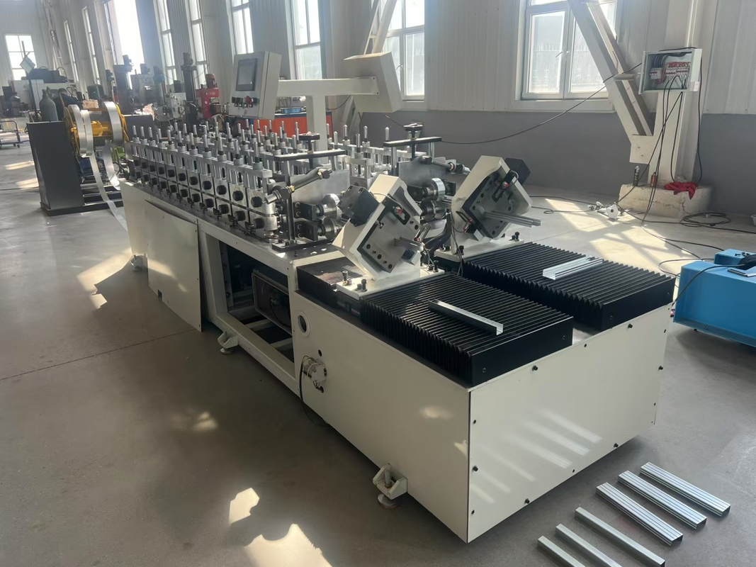 Schlittenkanal Doppel-C-Typ Leichtstahl-Kegel-Formmaschine vollautomatisch