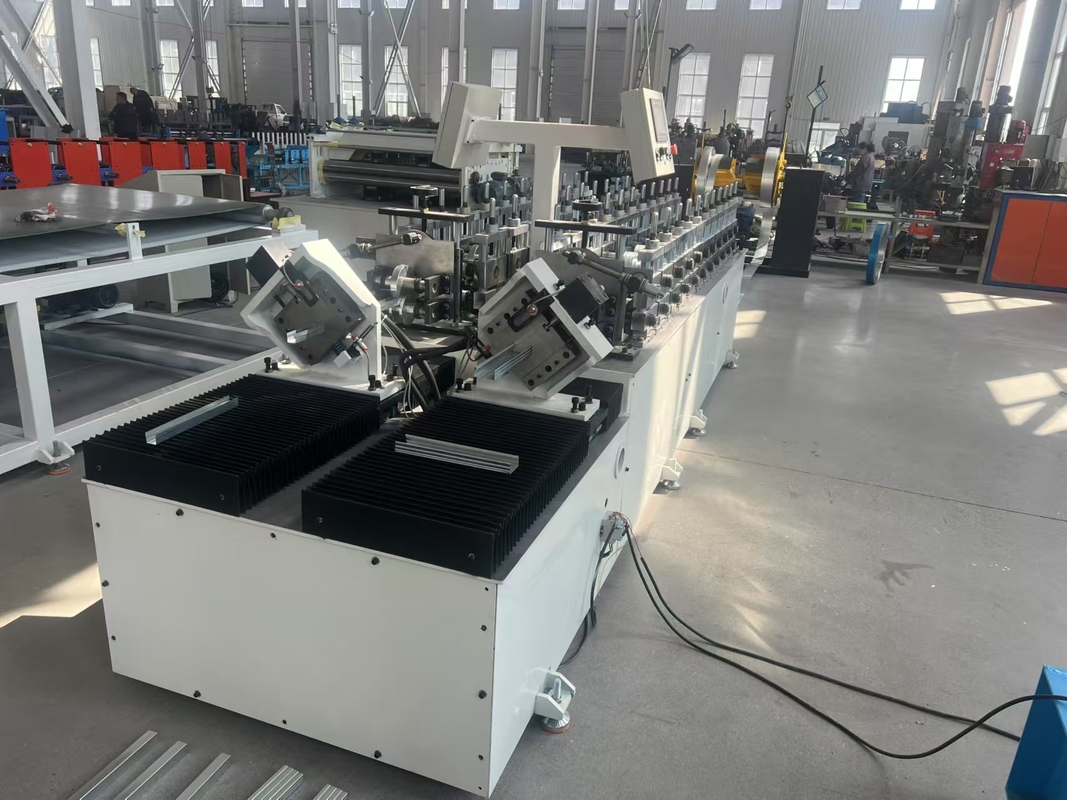 Schlittenkanal Doppel-C-Typ Leichtstahl-Kegel-Formmaschine vollautomatisch