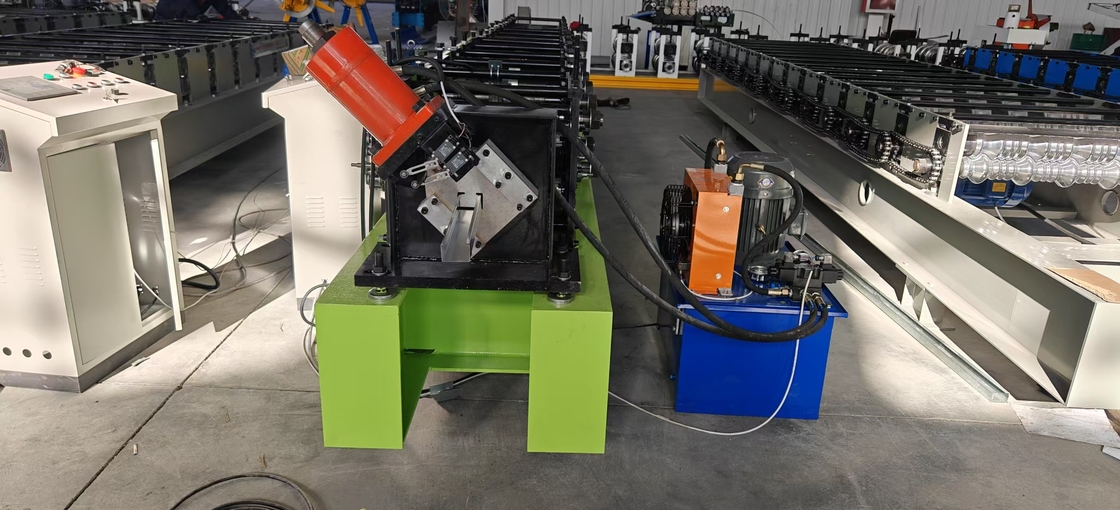 Maßgeschneiderte Produktion Stang und Spur C U Roll Formmaschine mit verstellbarer Schneidlänge und PLC-Steuerungssystem