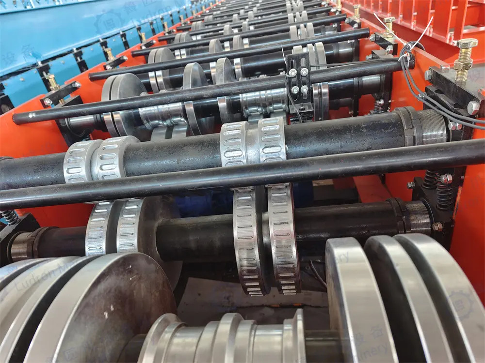 18-26 Rollstationen Bodendeckmachine mit hoher Geschwindigkeit 20m/Min