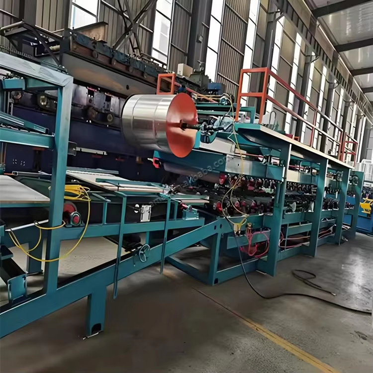 Hochpräzisions-Sandwich-Panel-ProduktionslinieEPS-Verbundplatten-Dach-Wand-Panel-Sandwich-Panel-Roll-Formungsmaschinen