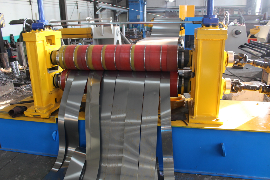 1200mm Breite 3-6mm Stahlspule Hochgeschwindigkeits-Schnitt-Produktionslinie Maschine mit hydraulischem Uncoiler und Recoiler