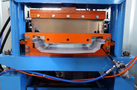 Örtlich festgelegte Art 0.4mm Dach-Platten-Rolle, die Maschinen-Naht Lok Plc Controlled bildet