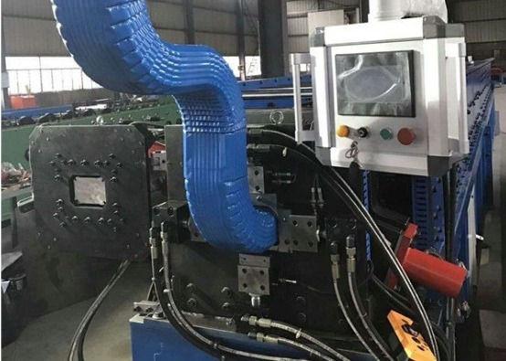 Volle automatische Downspout-Rohr-Rolle, die Maschine hinunter die Rohr-Herstellung bildet