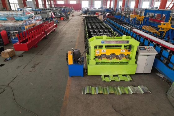 45 Stahldeck Rollformmaschine Kalt ± 2 mm Schneid Toleranz hervorragende Leistung