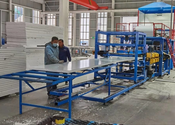 1000mm Plc-Steuerung Sandwich-Panel-Making-Maschine mit Flying Tracking-Schnittsystem