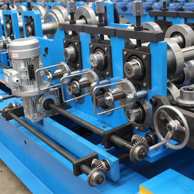 Trapezförmige Welldeckenfliesen Rollformmaschine Rollendurchmesser 70 mm