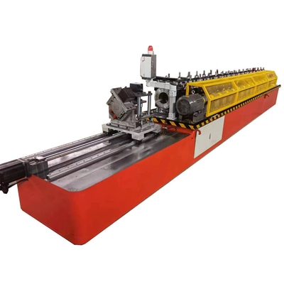Verstellbare Schneidlänge Stang und Spur Rollenformmaschine für verschiedene Materialien