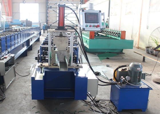 0.3-0.8mm Kohlenstoffstahl-Kette-Antrieb nach unten Rohrformmaschine mit hydraulischem Schneiden