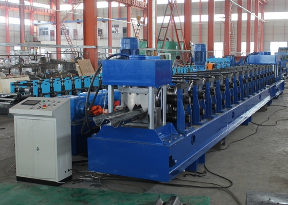 Hochgeschwindigkeitsmaschine mit hydraulischem Decoiler