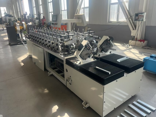 Schlittenkanal Doppel-C-Typ Leichtstahl-Kegel-Formmaschine vollautomatisch