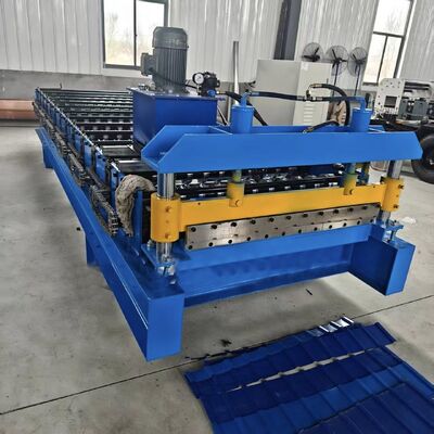 Stahldeckungs-Blatt 380V 50HZ 3P Rib Panel Roll Forming Machine, das Maschine herstellt