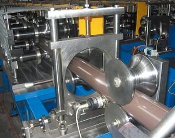 Galvanisiert ringsum die Downspout-Rolle, die Maschine PLC-Steuereinfache Operation bildet
