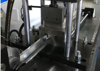 Omega-Kanal lärmarme CZ-Purlin-Rolle, die Maschine bildet