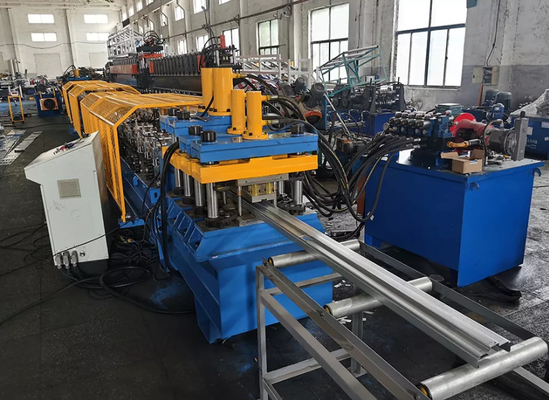 Stahltür-Fertigungsstraße hydraulischer Ausschnitt Chaindrive