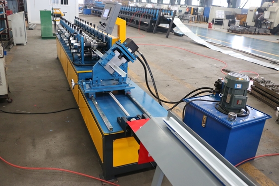 Automatischer Formungshochgeschwindigkeitskanal maschine Furring Omega, der Plc-Steuerung macht